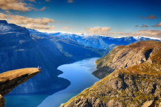 Illustration for article titled Beautiful Norwegian cliff is a nightmare for those afraid of heights